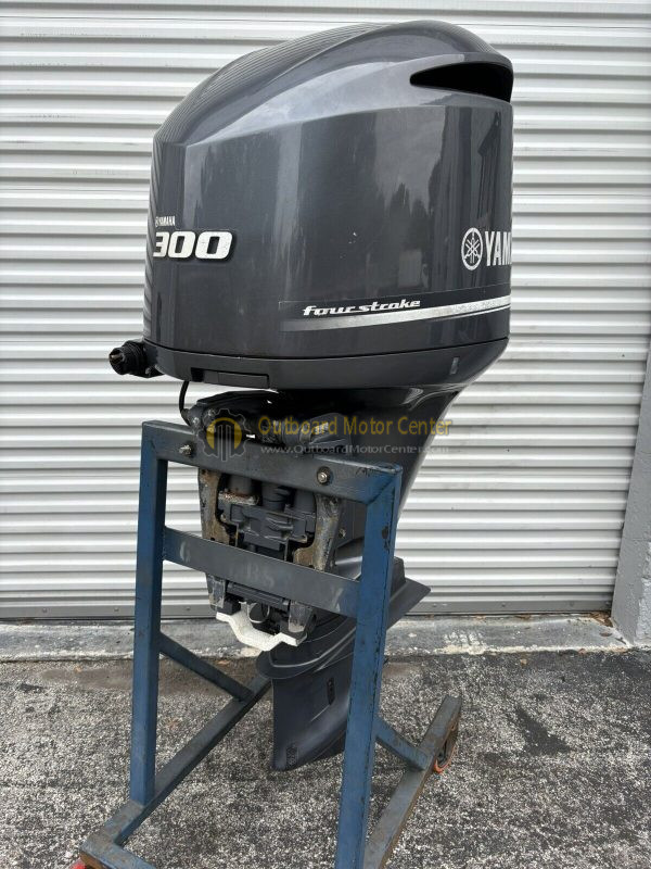 2013 Used Yamaha 300HP 300 HP Outboard Motor Four Stroke For Sale - Image 2